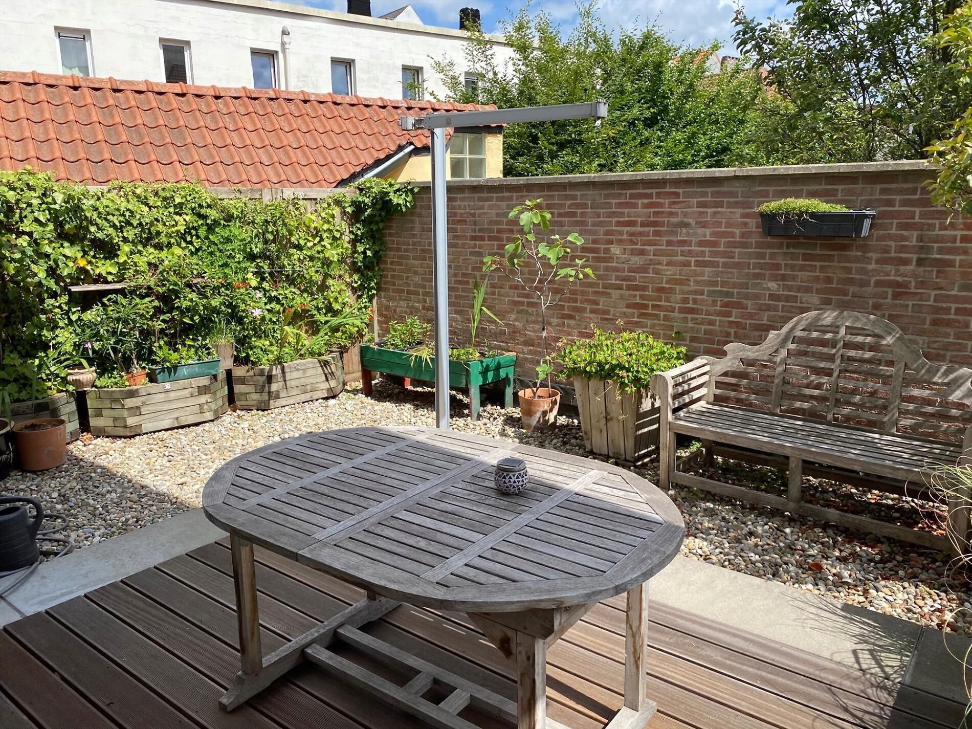 Zeer rustig gelegen twee slaapkamer appartement met ruim terras. 