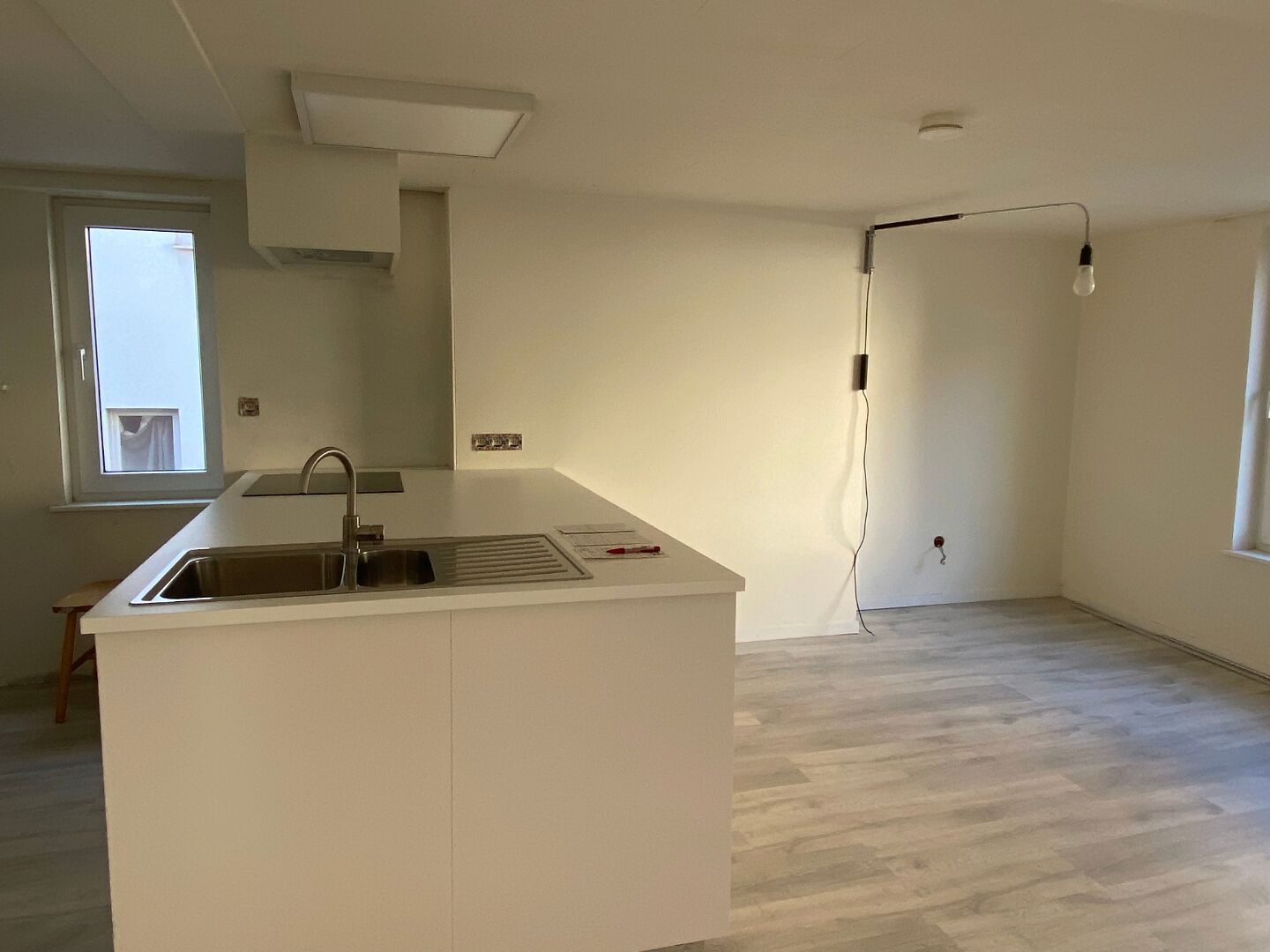 Centraal gelegen, vernieuwd  1-slaapkamer appartement. 