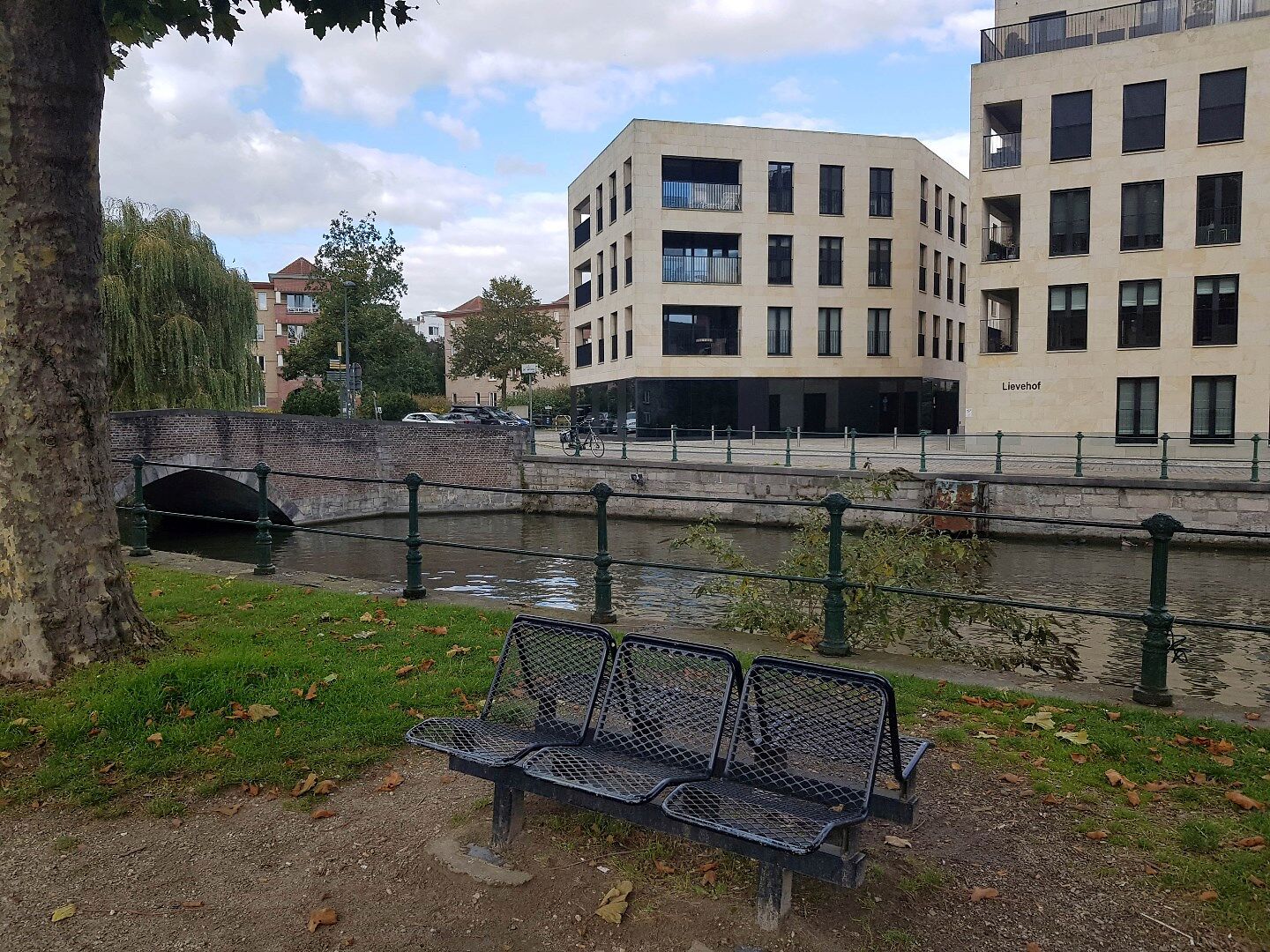 Centraal gelegen ondergrondse autostaanplaats.
