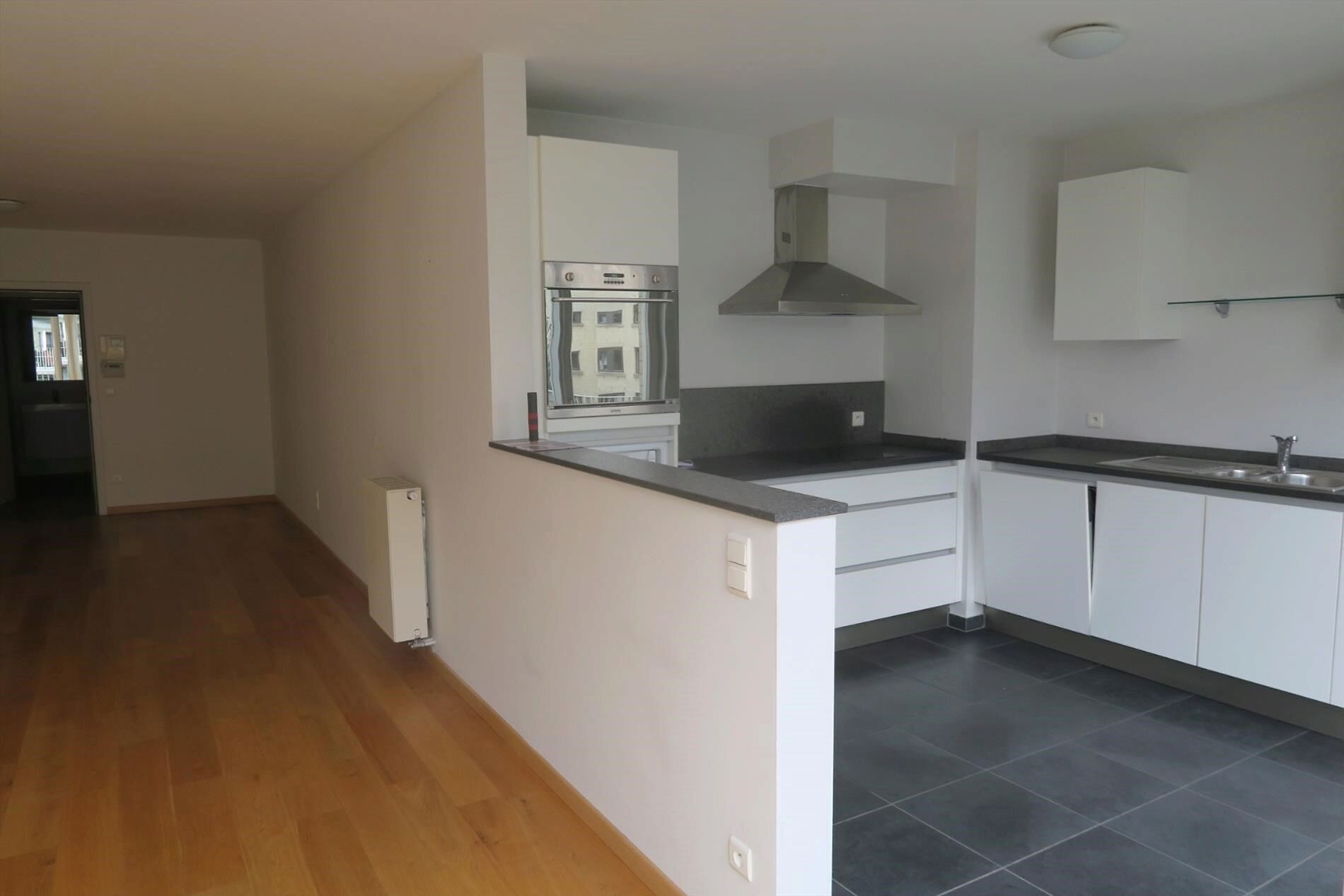 Zeer rustig gelegen tweeslaapkamer appartement met zicht op Sint-Baafs kathedraal. 