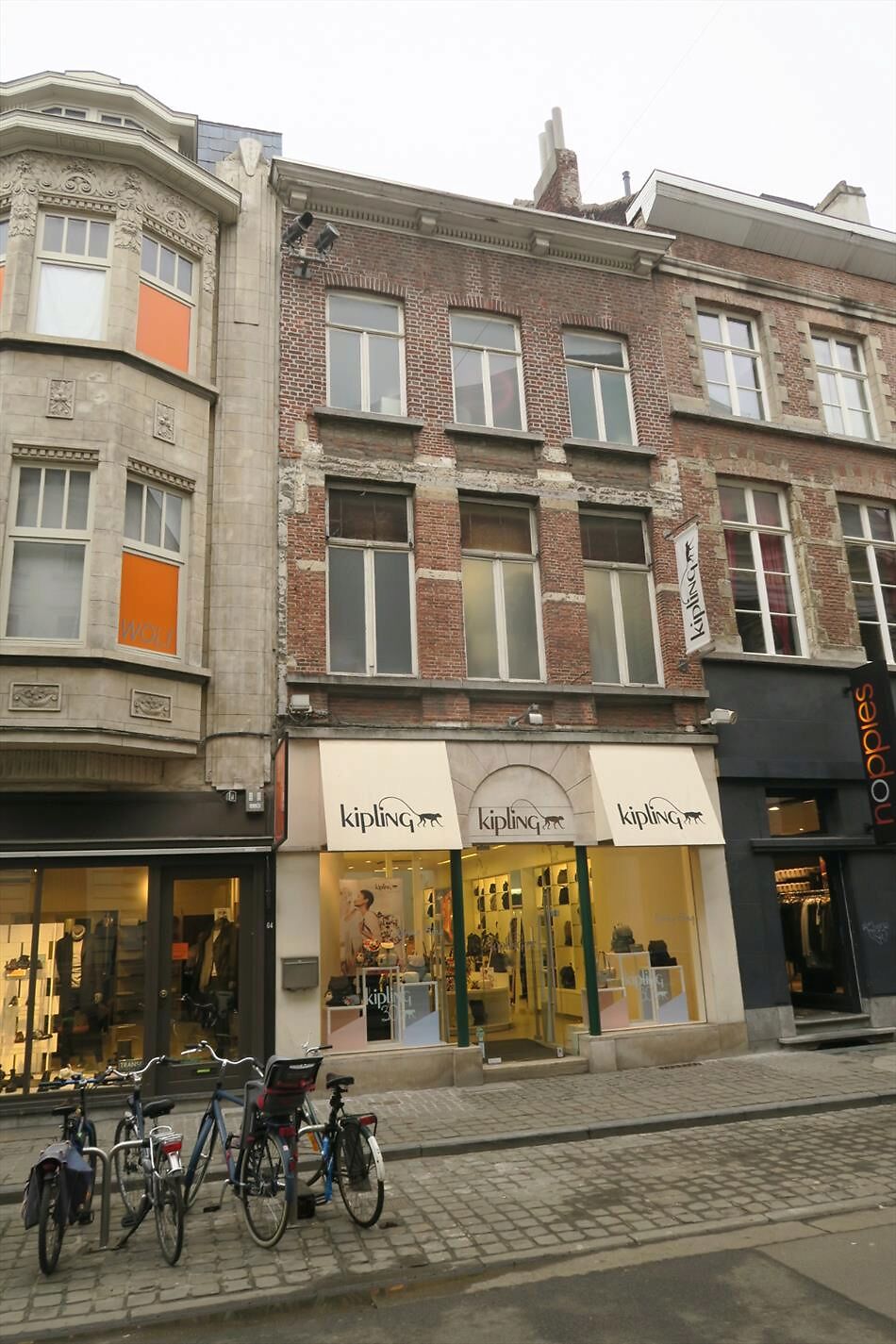Goed gelegen handelspand in de Voldersstraat. 
