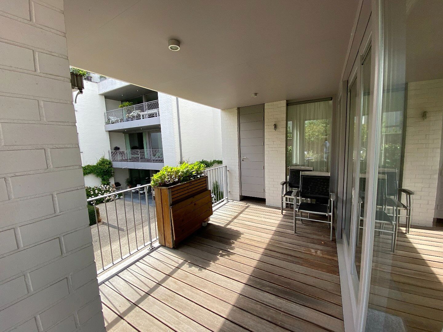 Centraal gelegen stijlvol en ruim 2-slaapkamer appartement met zonnig terras
