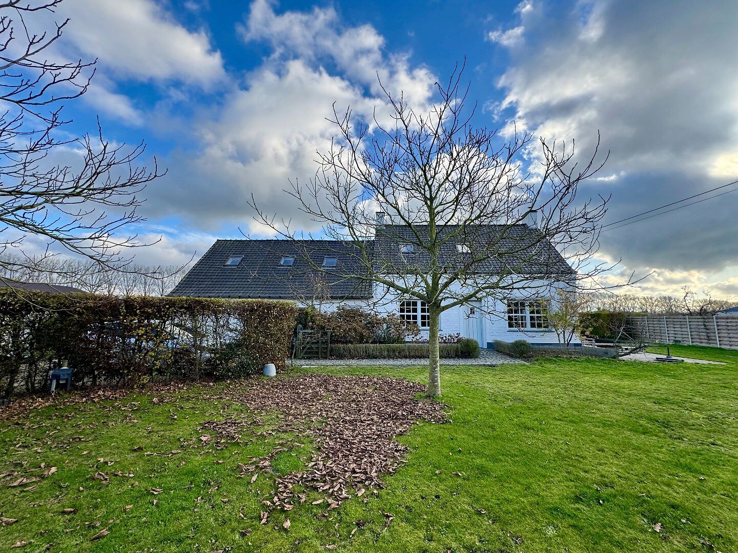 Karaktervolle fermette in Zomergem met zwemvijver en weids uitzicht