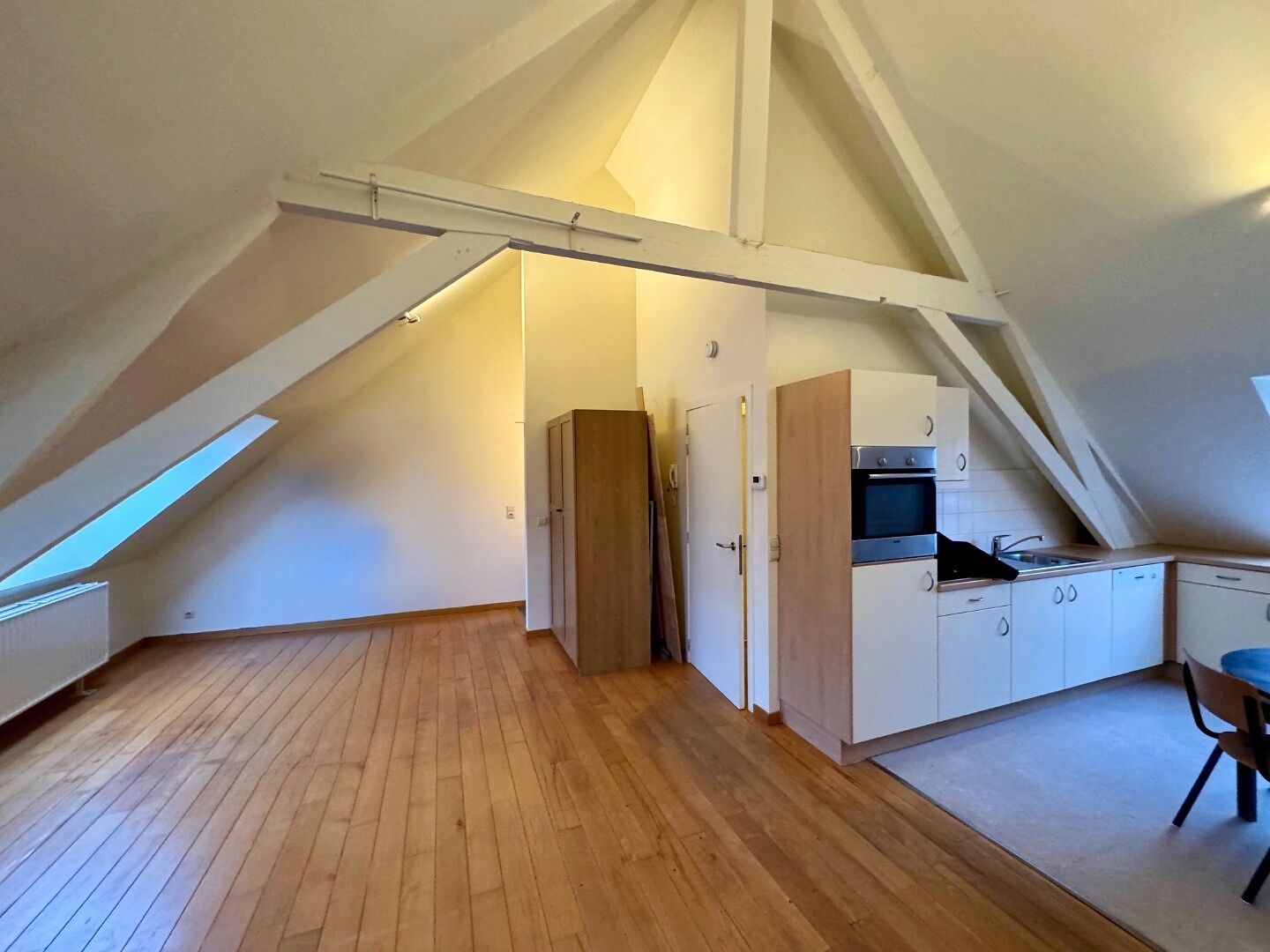 Gezellige en lichtrijke studio met karakter in Gent