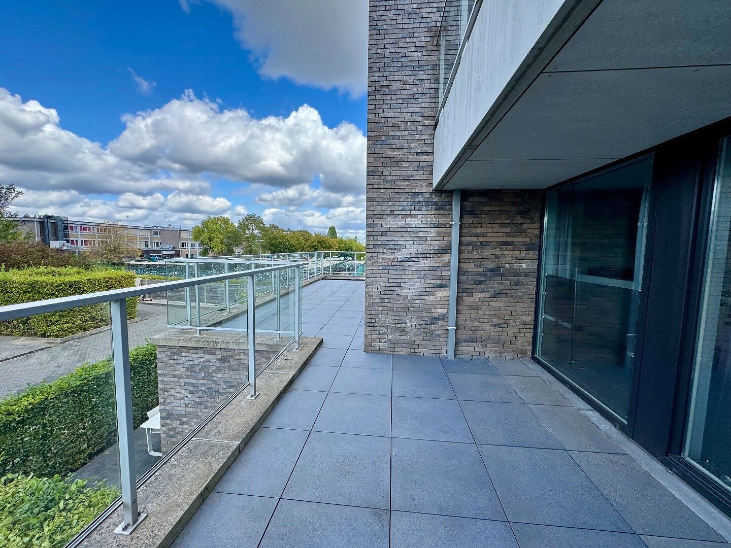 Instapklaar luxeappartement met zonnig terras in groen Zwijnaarde