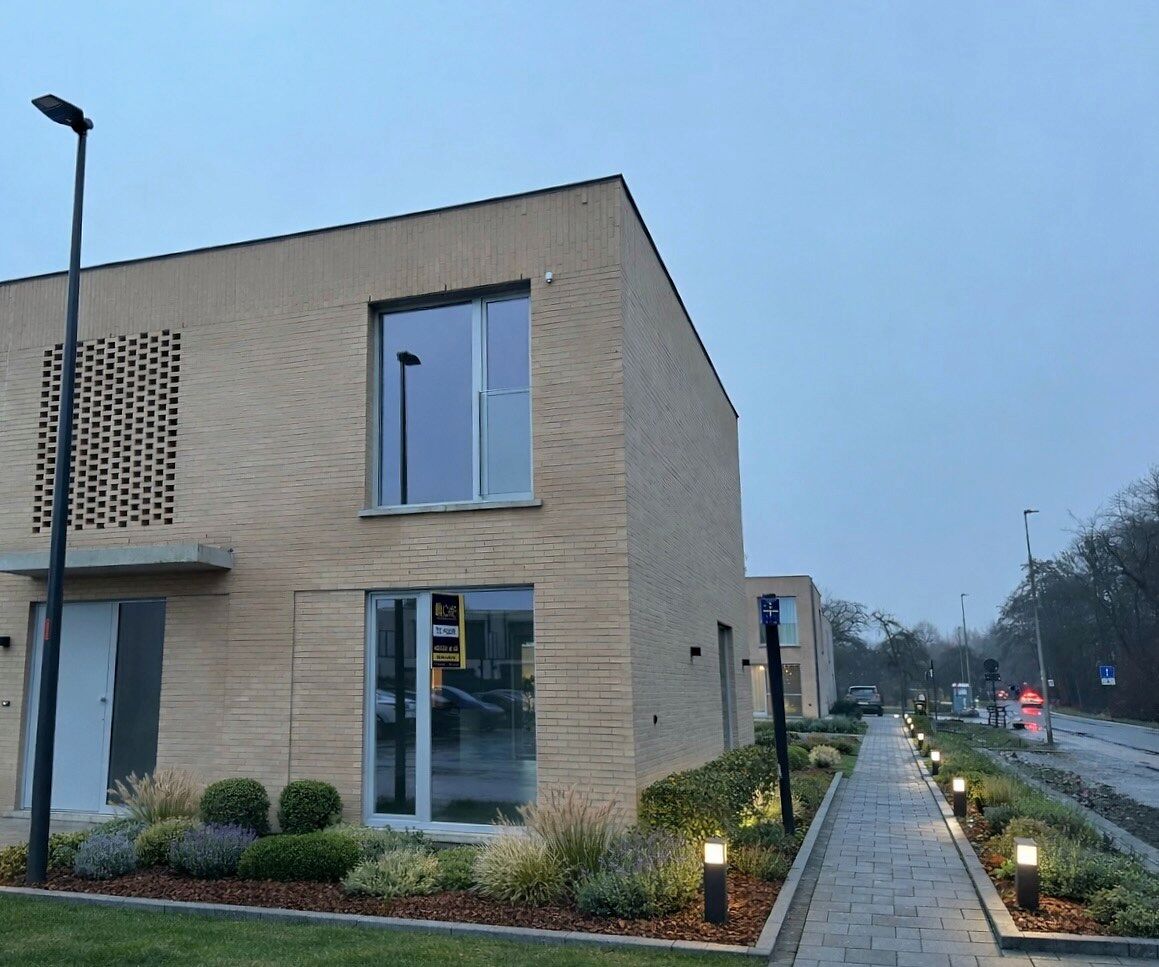 Moderne en energiezuinige hoekwoning met tuin