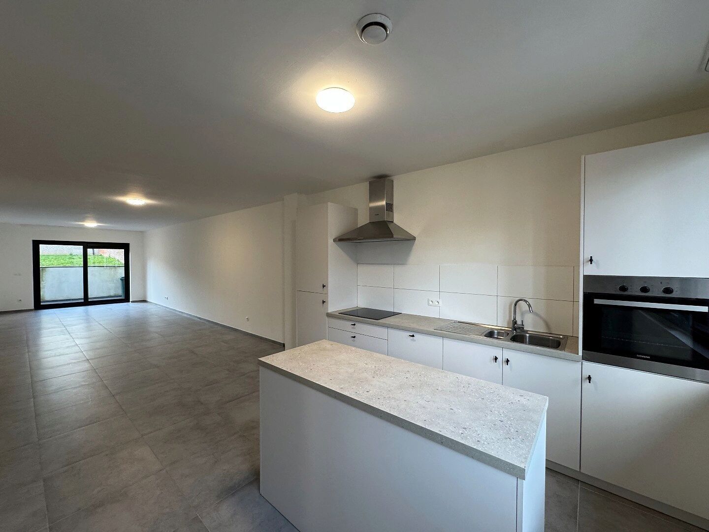 Ruim appartement met tuin en parkeerplaats in Ronse