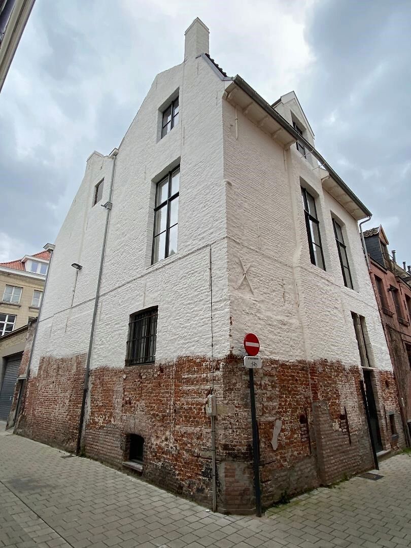 Volledig gerenoveerde woning in historisch centrum (bemeubeld !)
