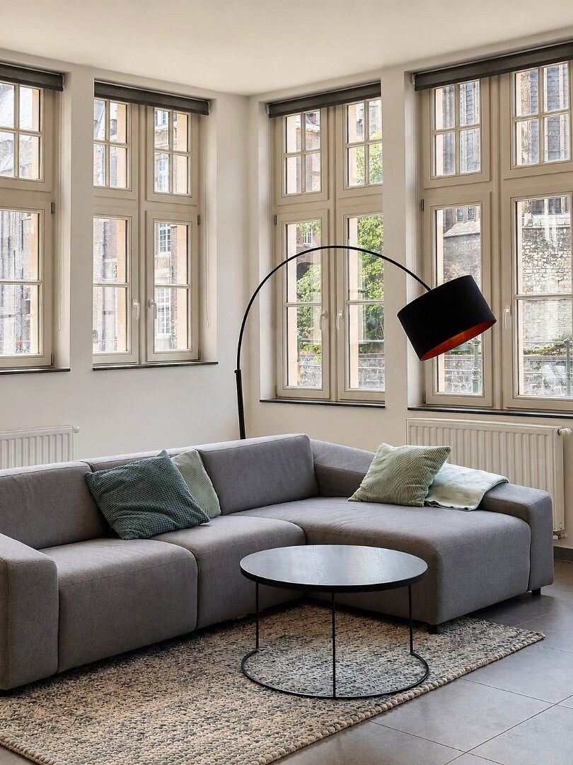 Ruim en lichtrijk appartement met 2 slaapkamers aan het water in historisch Gent