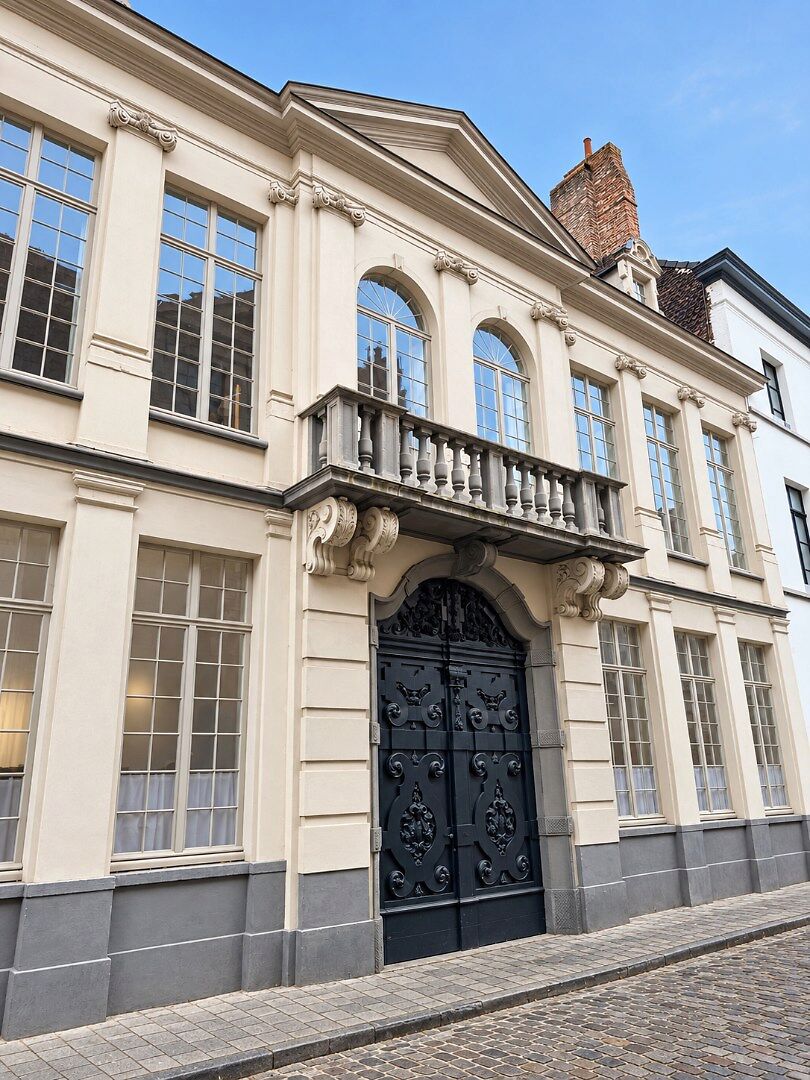 Stijlvol en lichtrijk kantoor te huur in hartje Gent – Gewad