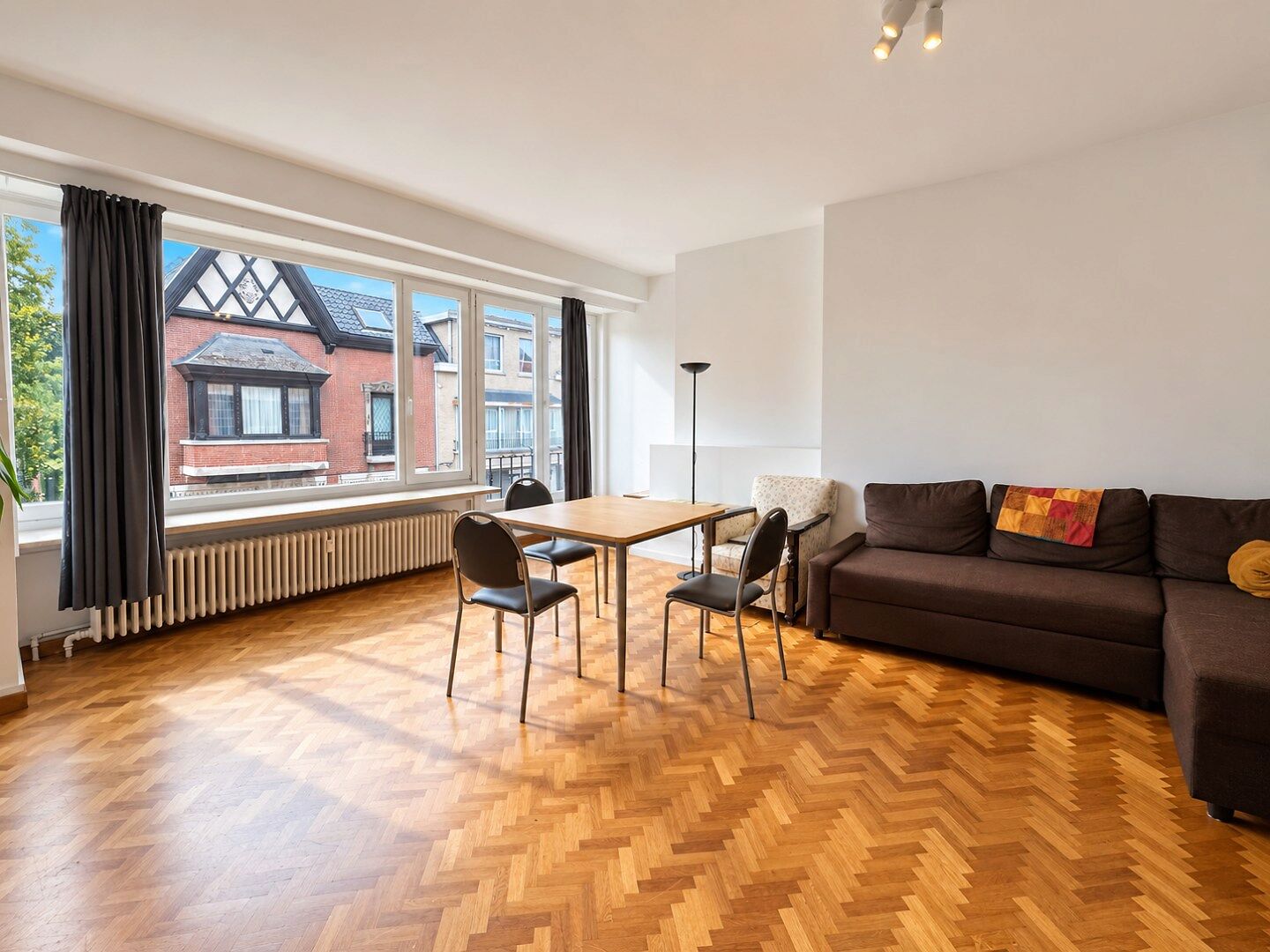 Recent vernieuwd 2-slpk. appartement  te huur in St.-Amandsberg