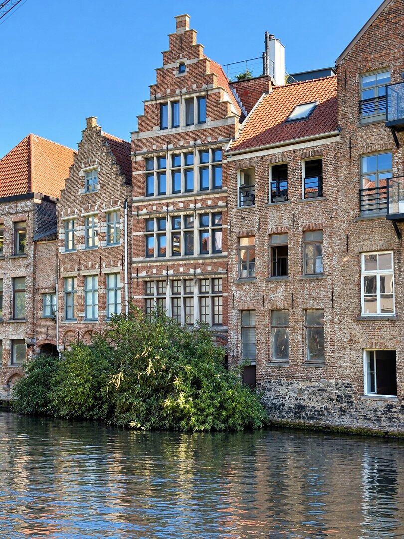 Ruim en stijlvol appartement met uniek zicht op de Kraanlei, hartje Gent