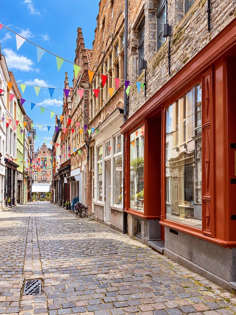 Karaktervol handelspand nabij de Vrijdagsmarkt in Gent