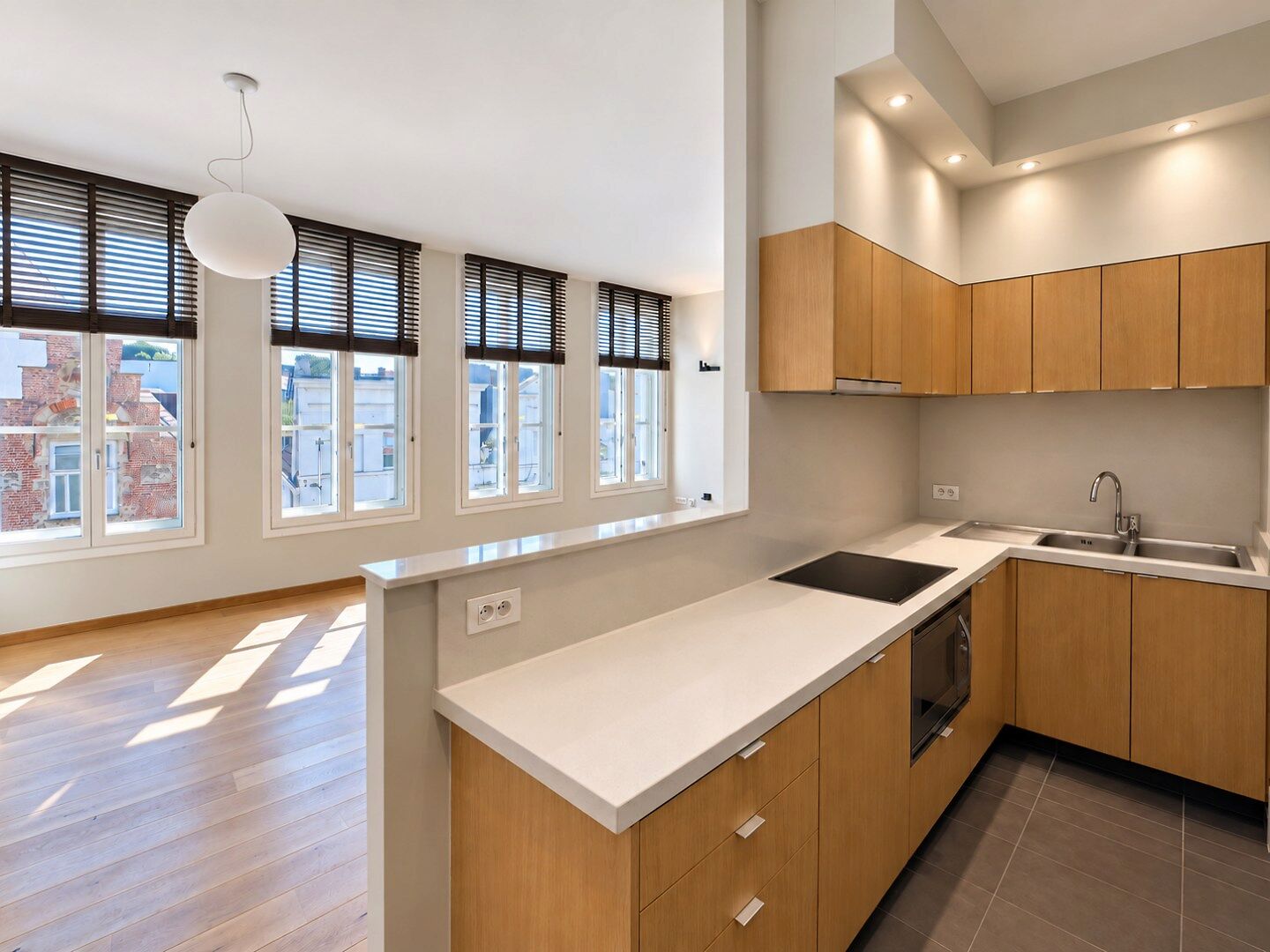 Stijlvol en lichtrijk appartement met terras in hartje Gent