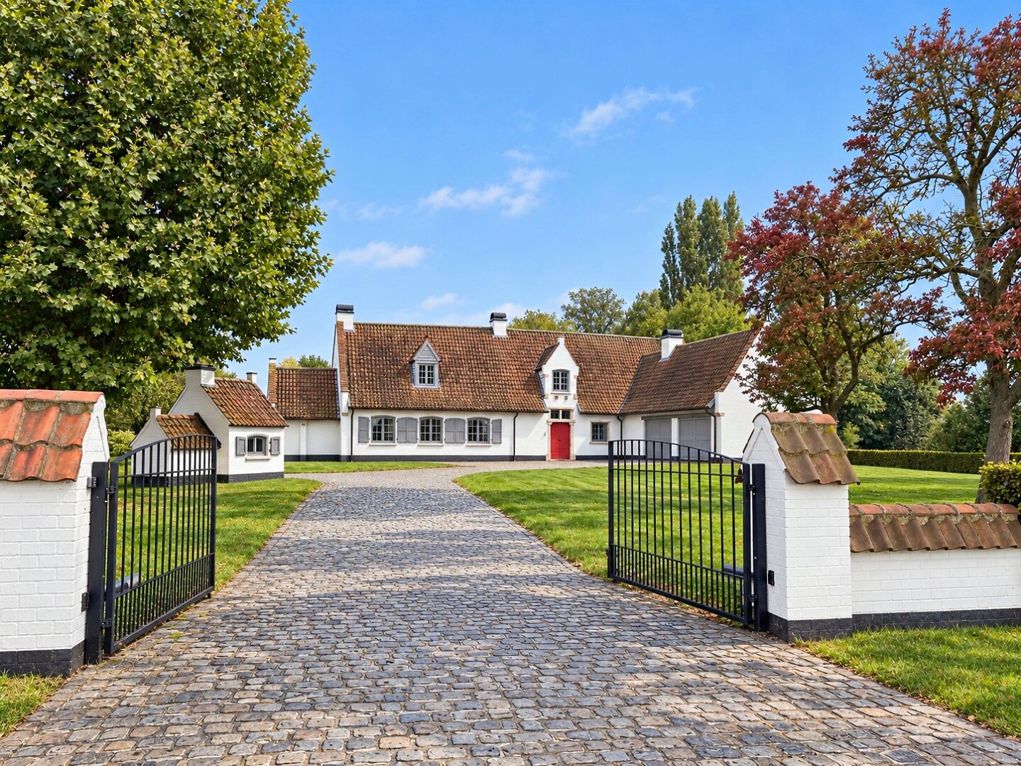 Karaktervolle villa in een royaal groen kader in Evergem