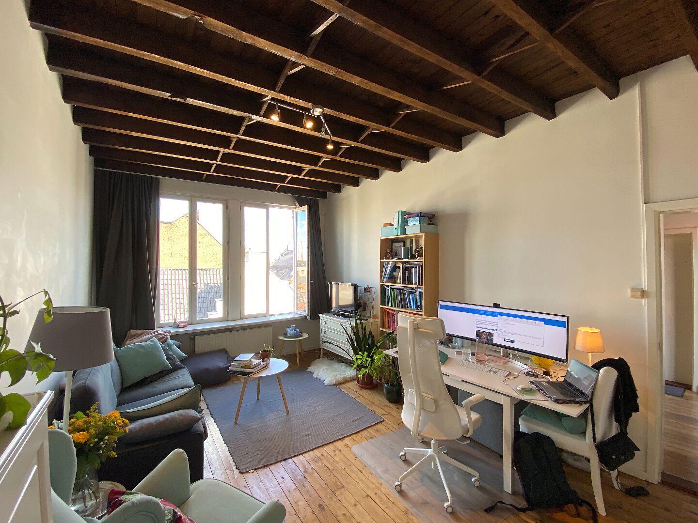 Zeer gezellig éénslaapkamer appartement nabij invalsweg naar Centrum. 
