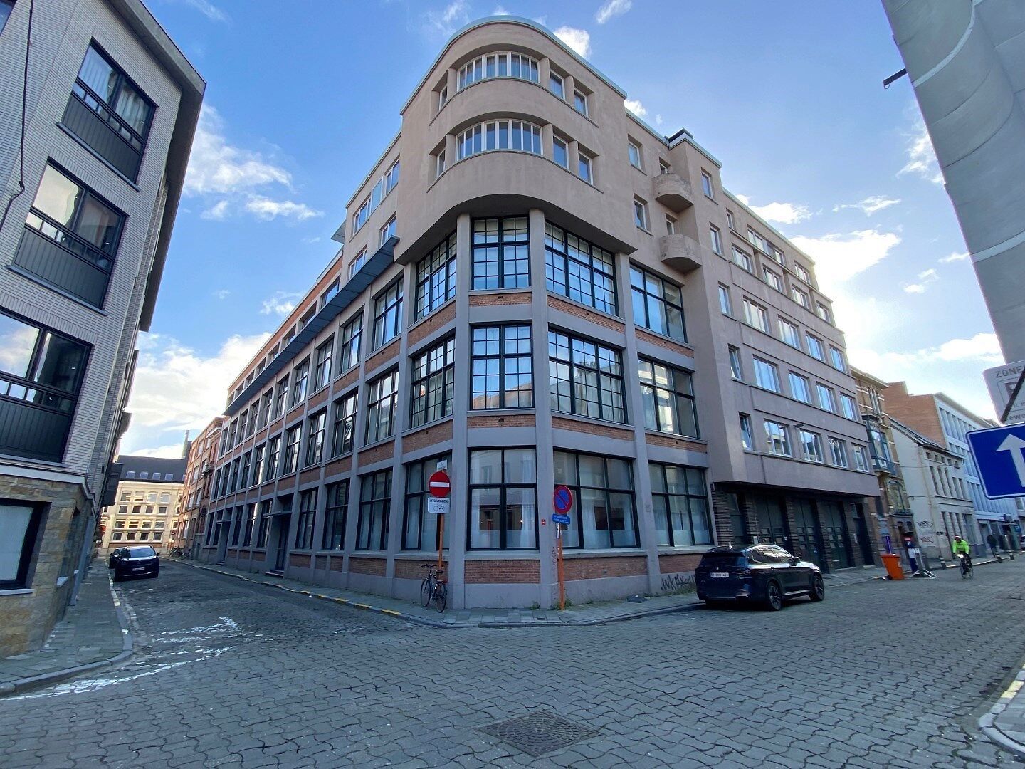 Ruim energiezuinig 3 slpk.-appartement met terras in Gent.