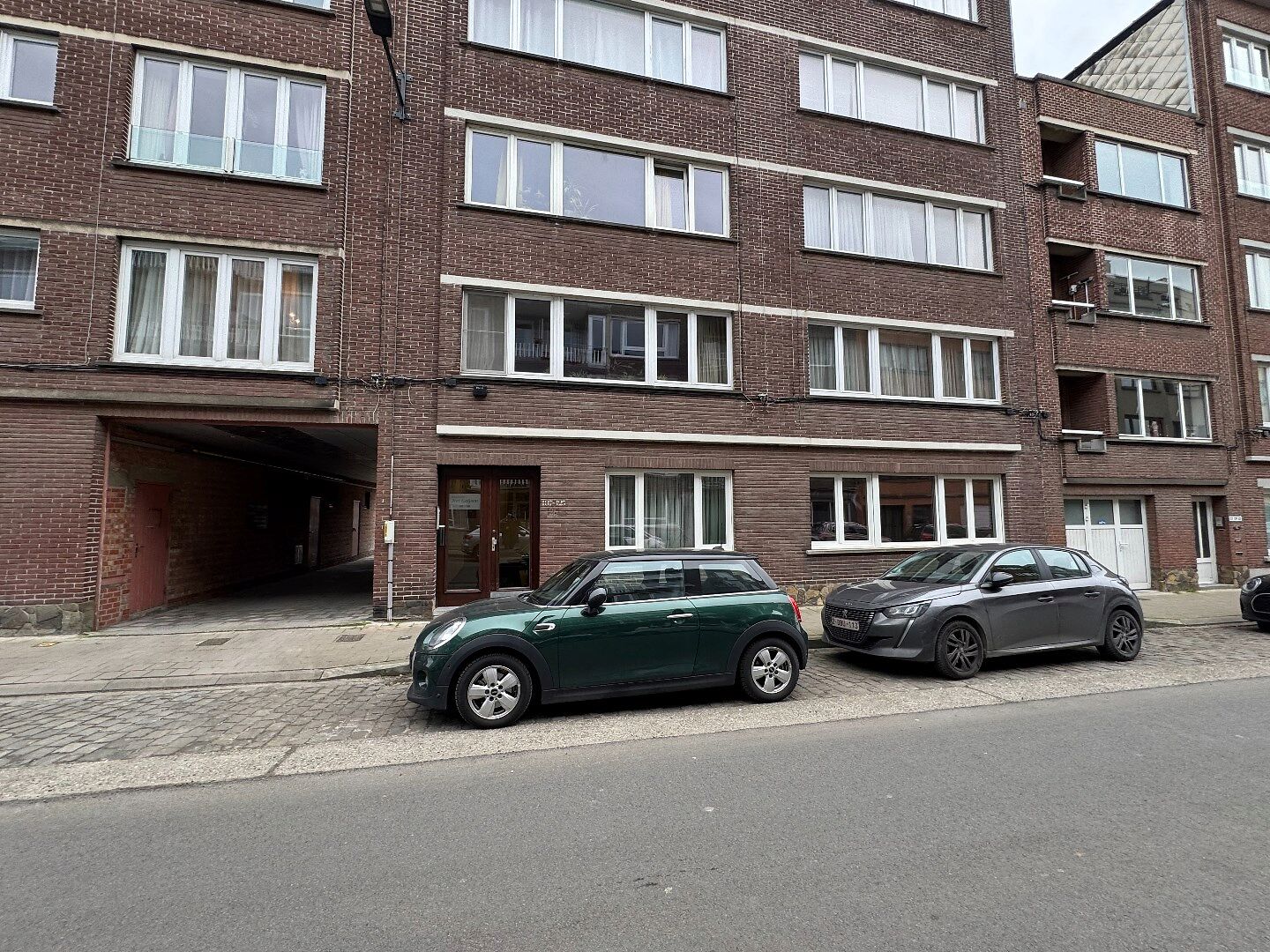 Instapklaar gelijkvloers appartement nabij Sint-Pietersstation
