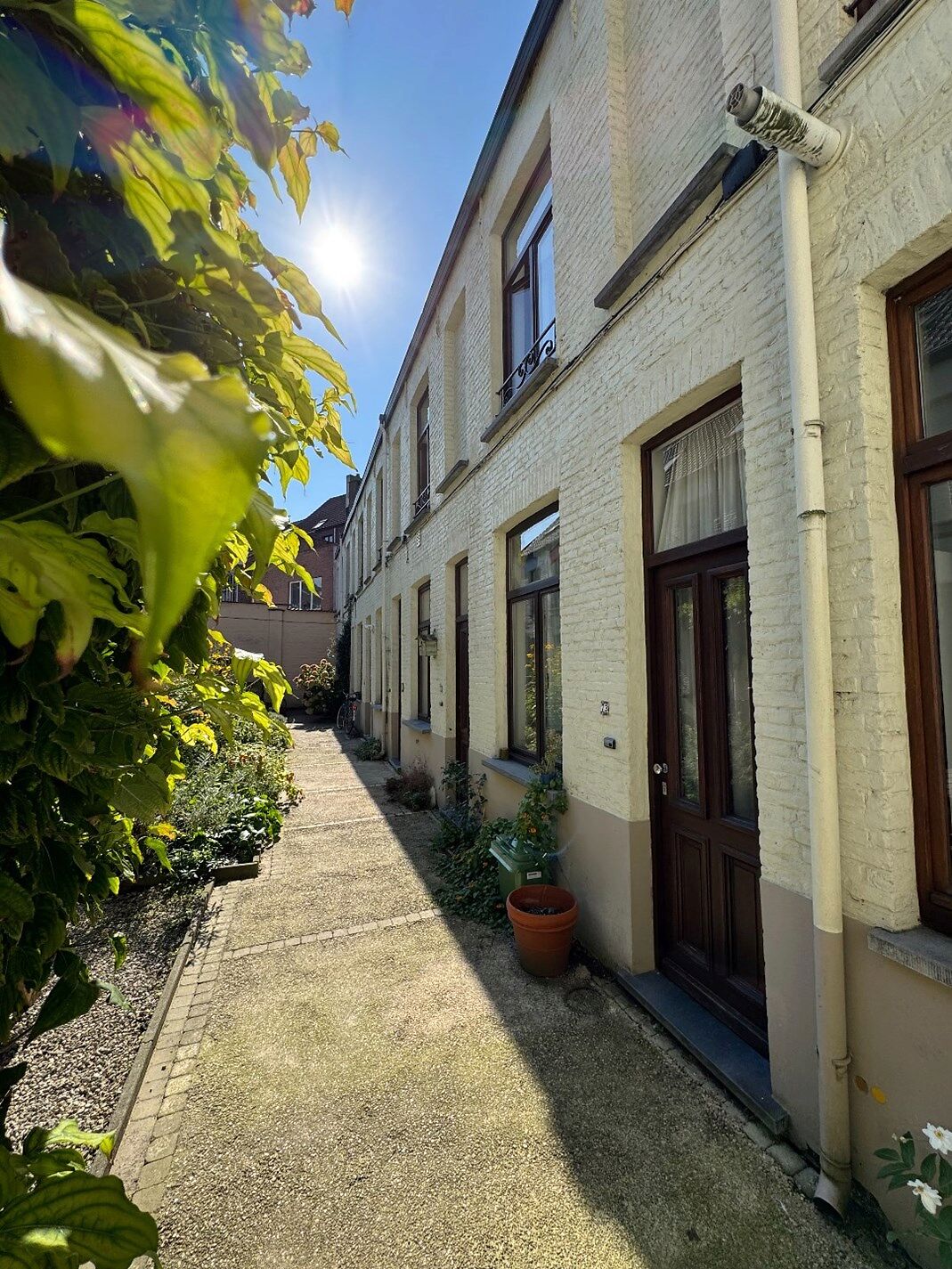 Zeer centraal gelegen, volledig vernieuwde cité woning.