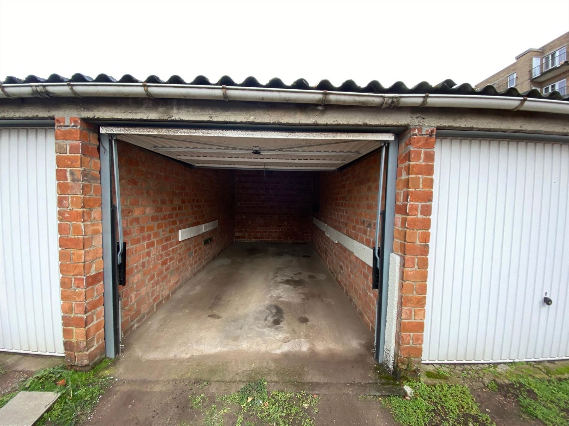 Afgesloten garagebox nabij Sint-Pietersstation