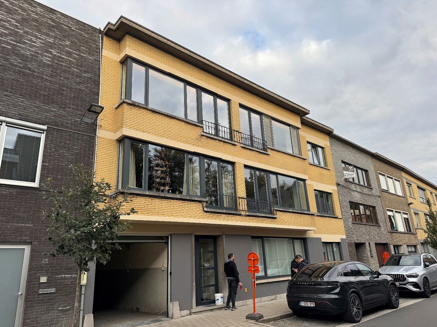 Ruim volledig vernieuwd appartement met garage en kelder.