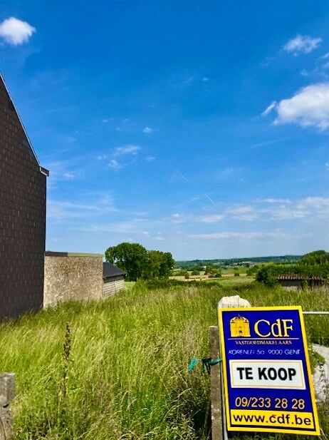 Bouwgrond met uitgestrekt uitzicht op de velden in Maarkedal