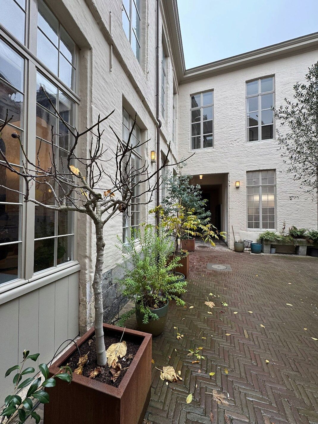 Stijlvol en lichtrijk kantoor te huur in hartje Gent – Gewad