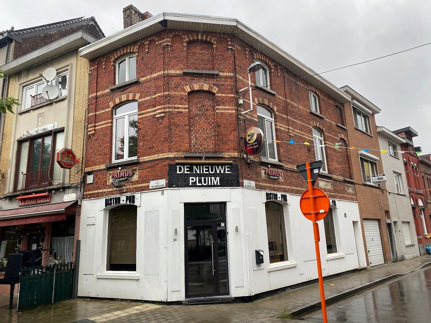 Zeer goed gelegen handelspand met woonst.