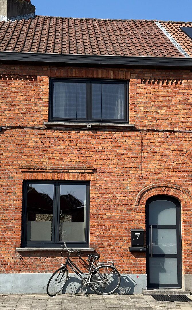 Charmante gerenoveerde instapklare woning met tuin in rustige straat nabij UZ Gent