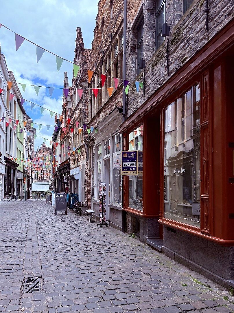 Instapklaar handelspand op topligging nabij de Vrijdagsmarkt – 98 m² met doorgang Onderstraat