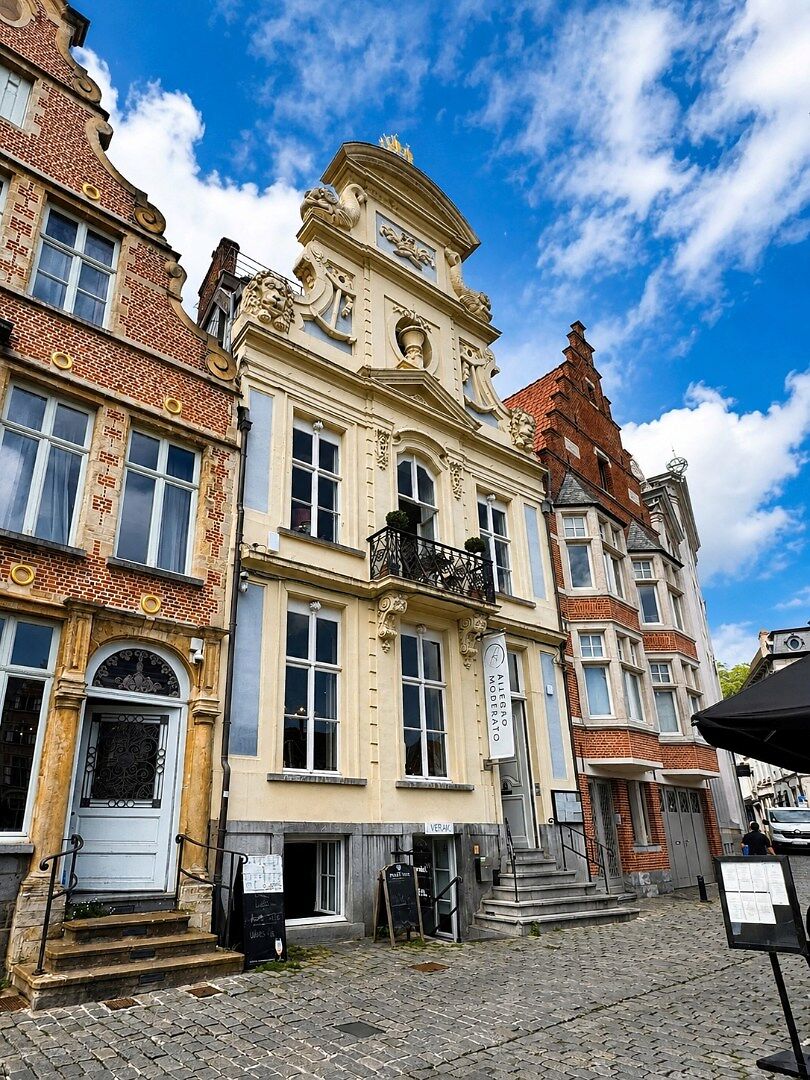 Karaktervol 2-slaapkamer appartement met uniek zicht op het water aan de Korenlei