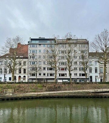 Instapklaar appartement met terras op één van Gents mooiste lanen
