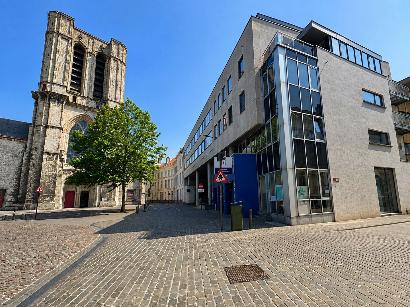 Kantoor/winkel op een uitstekende hoeklocatie in het centrum van Gent